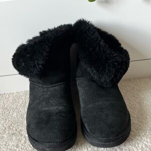 UGG Women's Bailey Button II